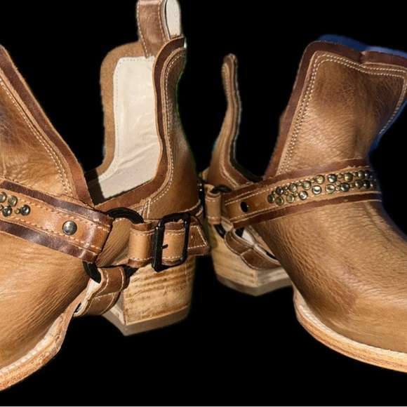 Freebird slip on booties - Picture 9 of 12